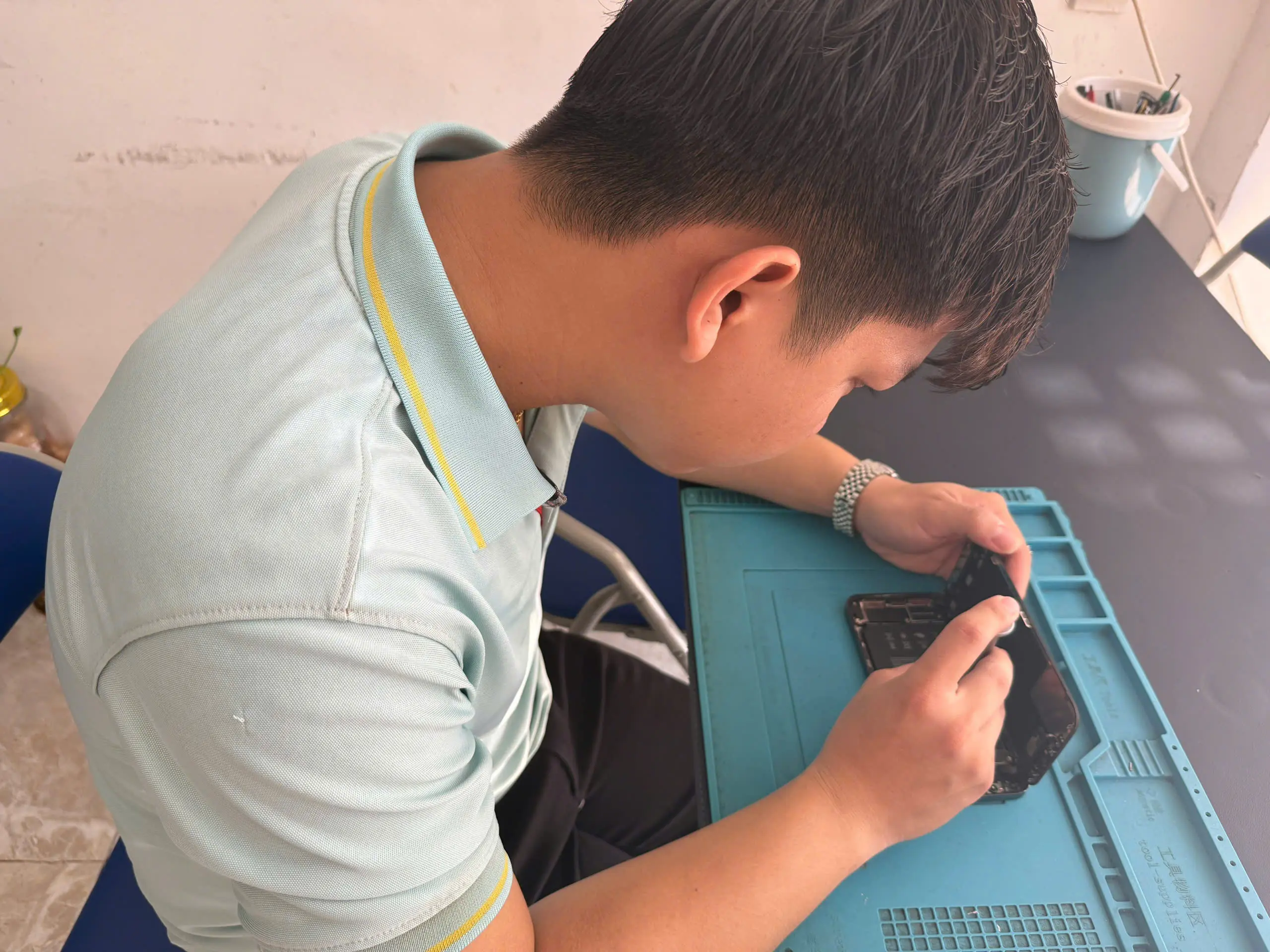 Việc đi mua điện thoại đã qua sử dụng luôn mang đến nhiều sự lo lắng cần được tư vấn kỹ lưỡng