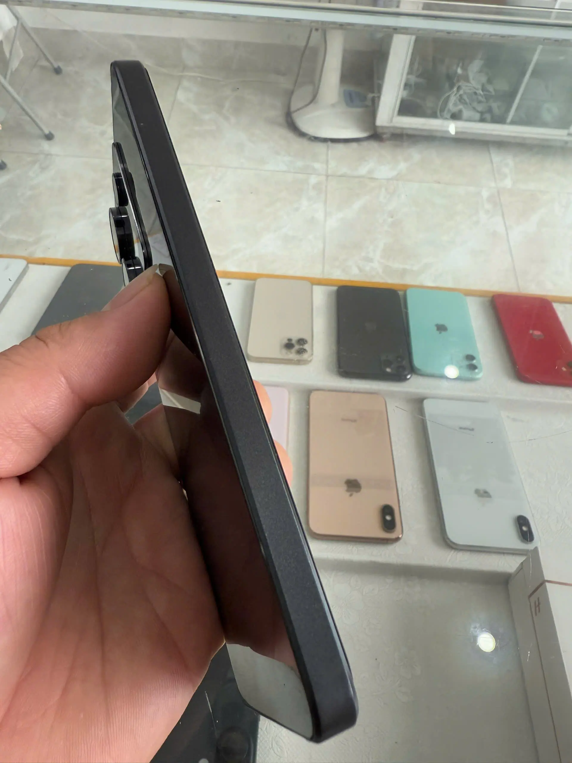 Lop phong ve du lieu an toan giai ngan sieu toc nhanh chong khi mua ban dien thoai cu tai Nhan Mobile