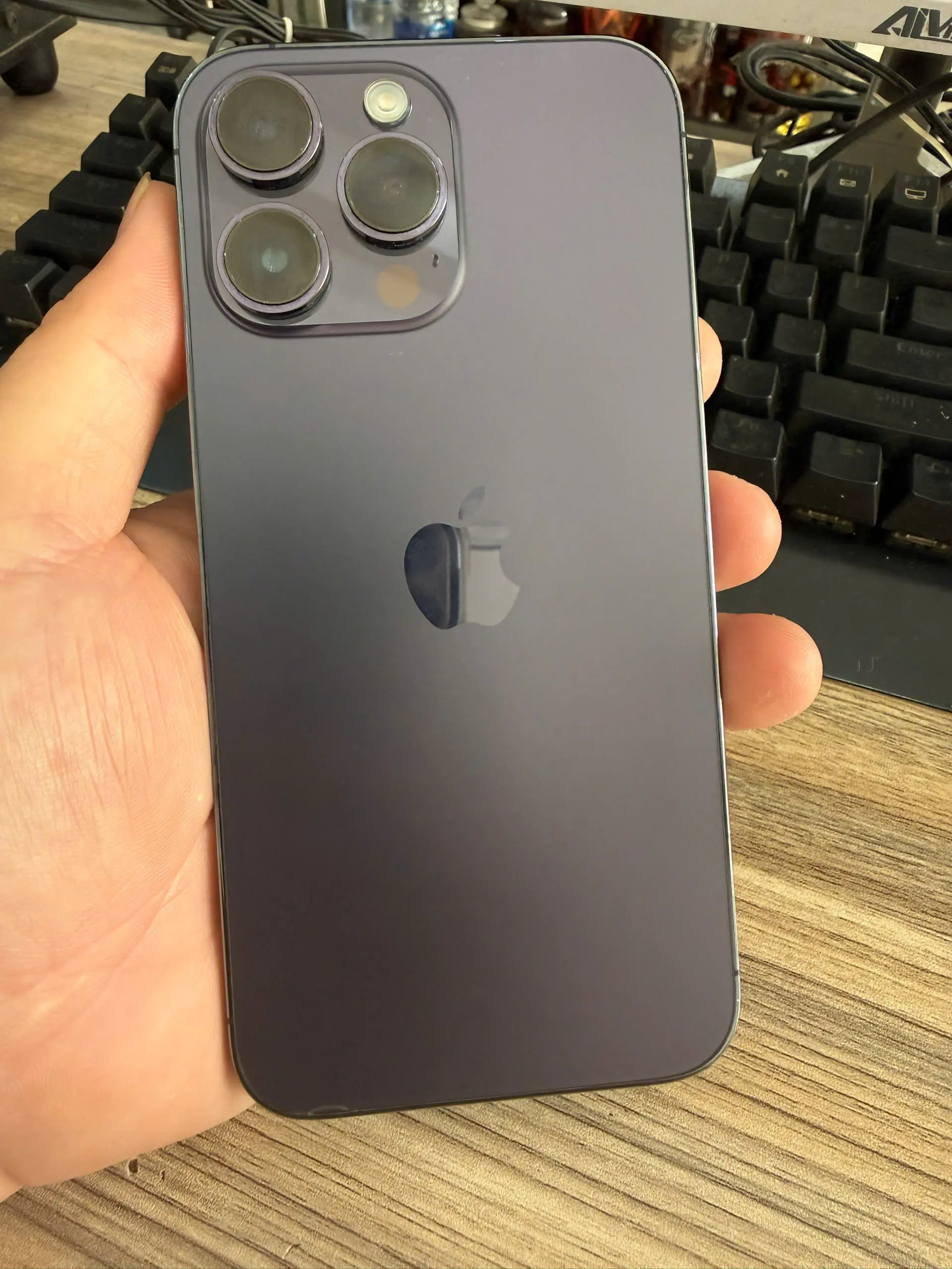 mua iphone cu da qua su dung gia cao tai Nhan Mobile