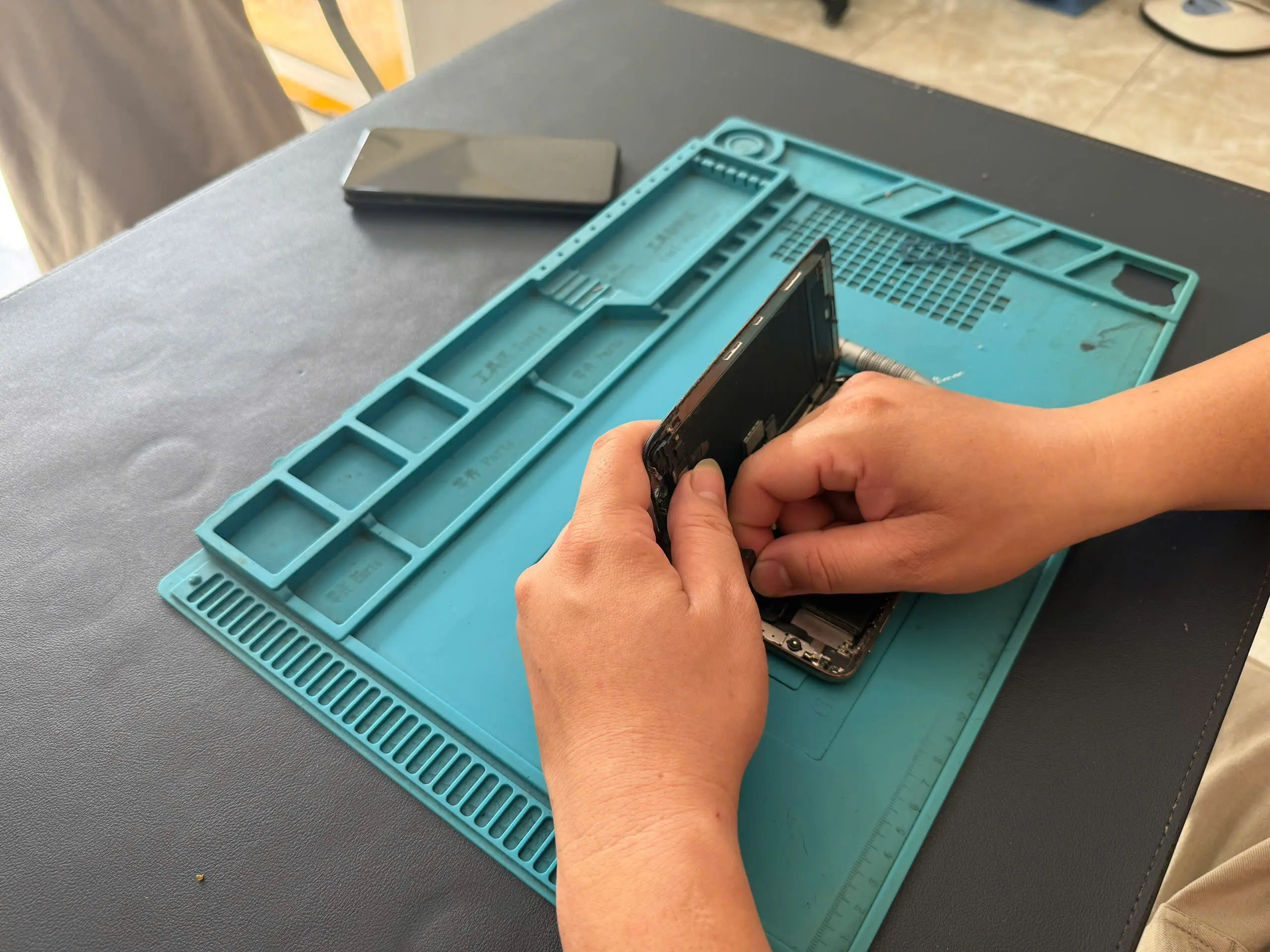 Nhân Mobile thu mua điện thoại iphone 13 đã qua sử dụng với giá cao